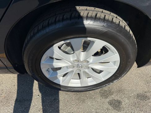 Used 2015 Toyota Venza LE image 6