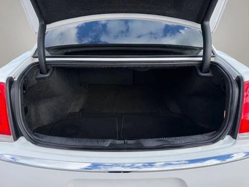 Used 2019 Chrysler 300 Limited RWD image 19
