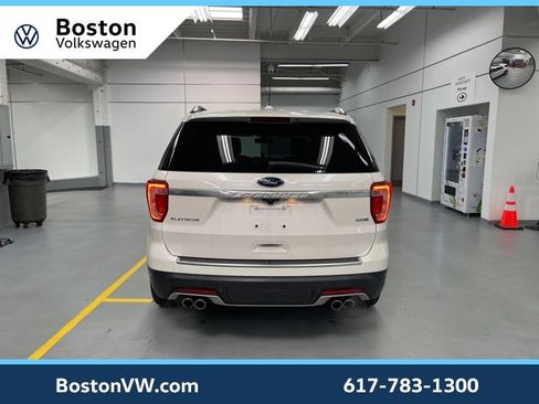 Used 2019 Ford Explorer Platinum image 3