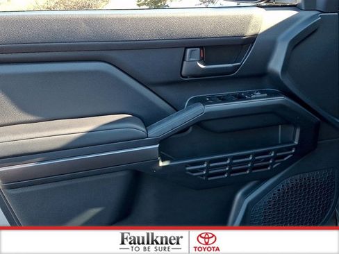 Certified 2025 Toyota 4Runner SR5 AWD/4WD image 10