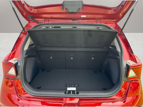 Used 2024 Hyundai Venue Limited image 8