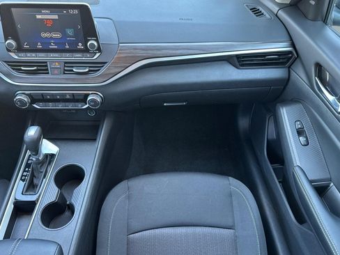 Used 2025 Nissan Altima 2.5 SV image 28