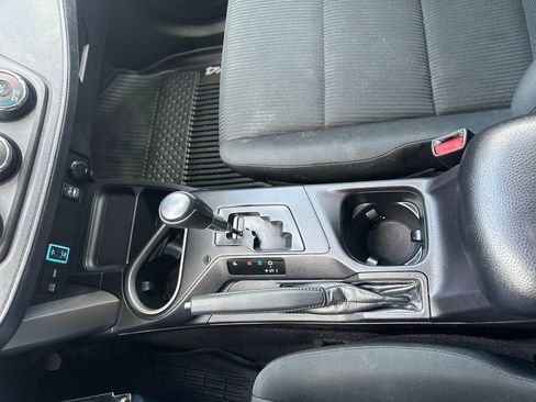 Used 2018 Toyota RAV4 LE image 12