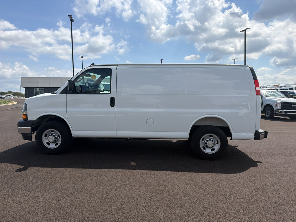 Used 2025 Chevrolet Express 2500 w/ Driver Convenience Package RWD image 8