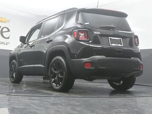 Used 2018 Jeep Renegade Altitude w/ UConnect 8.4 Nav Group AWD/4WD image 5