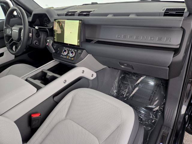 Used 2026 Land Rover Defender 110 V8 AWD/4WD image 18