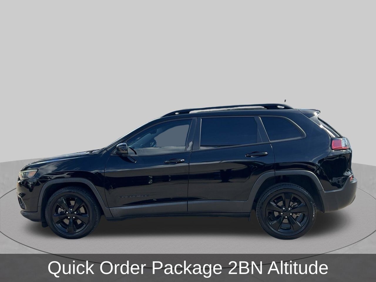 Used 2021 Jeep Cherokee Latitude Plus FWD image 2