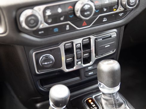 Used 2024 Jeep Wrangler Unlimited w/ Convenience Group AWD/4WD image 14