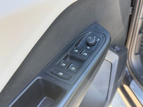 Used 2022 Volkswagen Taos SE image 21