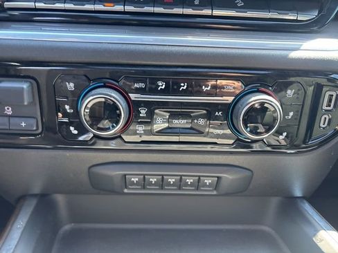 Used 2024 Chevrolet Silverado 2500 High Country w/ High Country Premium Package AWD/4WD image 30