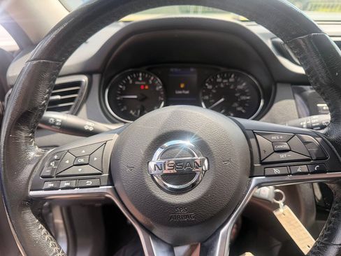 Used 2019 Nissan Rogue S w/ Special Edition Package FWD image 17
