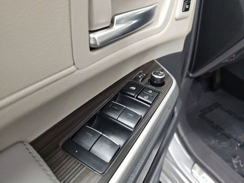 Used 2024 Toyota Sienna Limited image 13