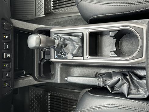 Used 2022 Toyota Tacoma Limited image 38