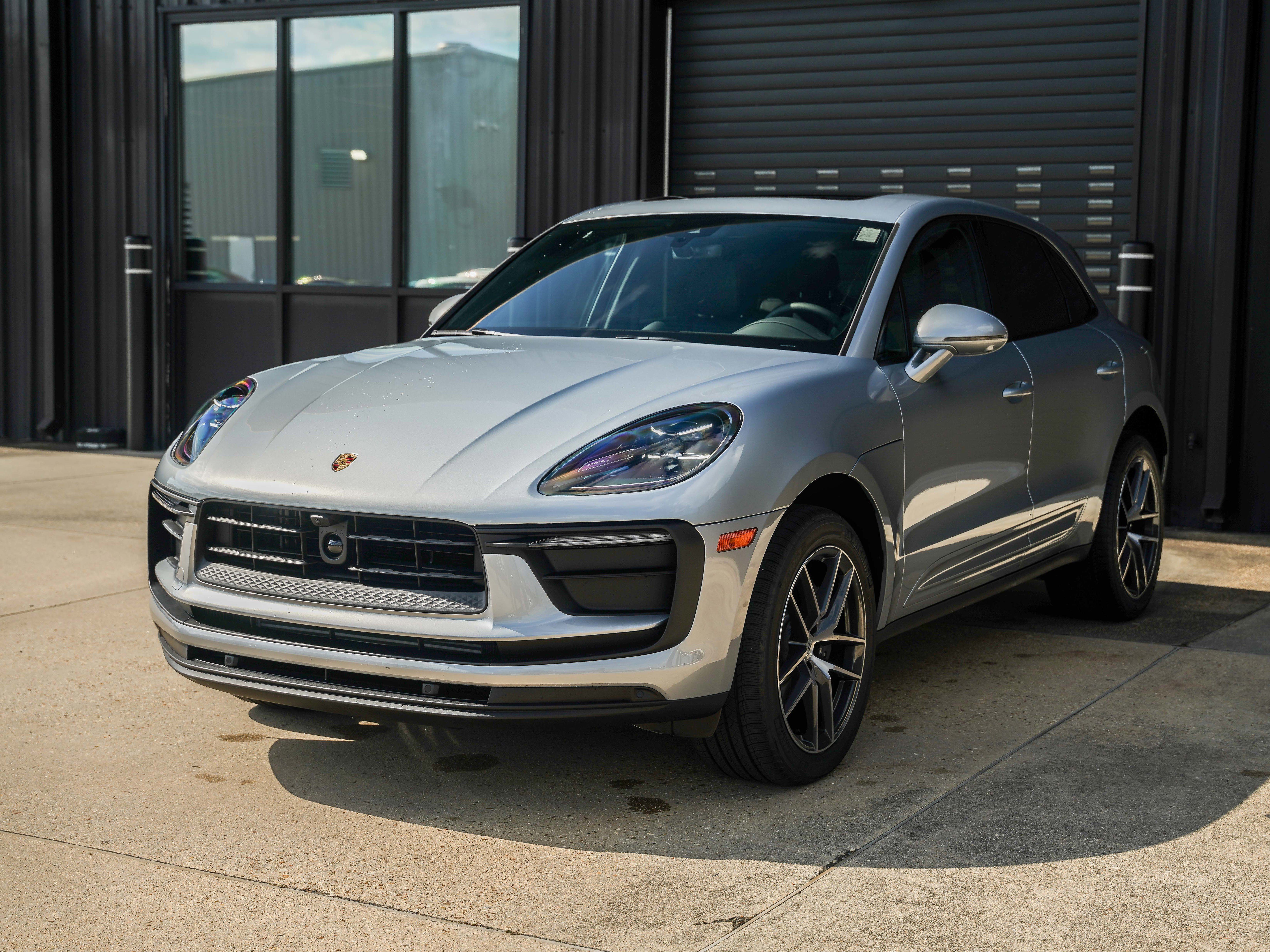 Certified 2026 Porsche Macan AWD/4WD image 8