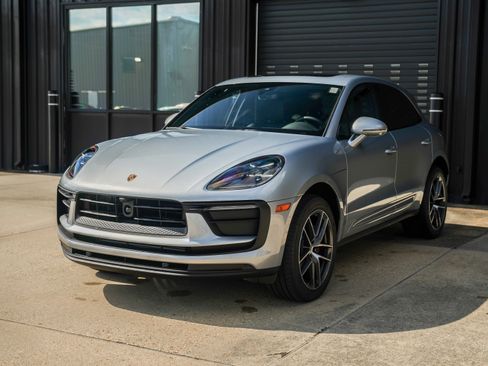 New 2026 Porsche Macan image 8