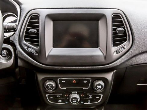 Used 2018 Jeep Compass Latitude w/ Popular Equipment Group AWD/4WD image 18
