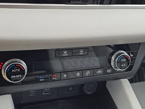 Used 2023 Mitsubishi Outlander SEL image 17