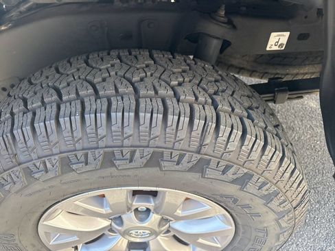 Used 2019 Toyota Tacoma SR5 RWD image 10