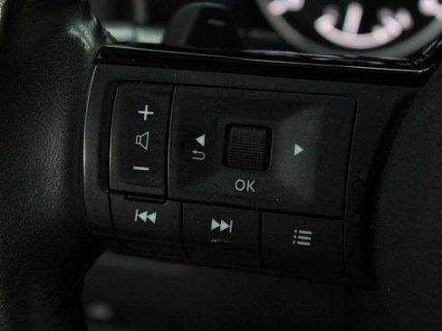 Used 2023 Nissan Rogue SV w/ SV Premium B Package image 11