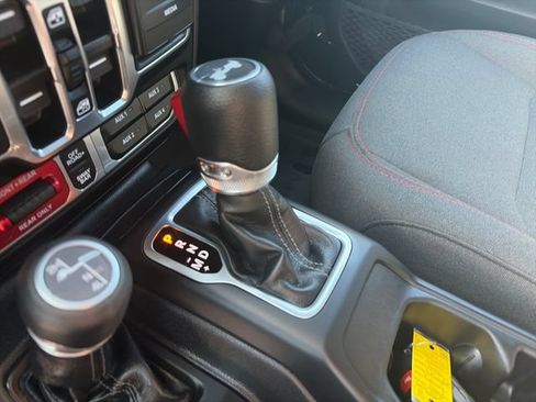 Used 2025 Jeep Wrangler Unlimited Rubicon AWD/4WD image 22