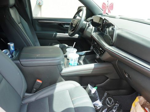 Used 2026 Chevrolet Suburban RST w/ Comfort Package RWD image 10