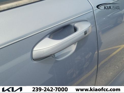 Certified 2022 Kia Sorento S FWD image 7
