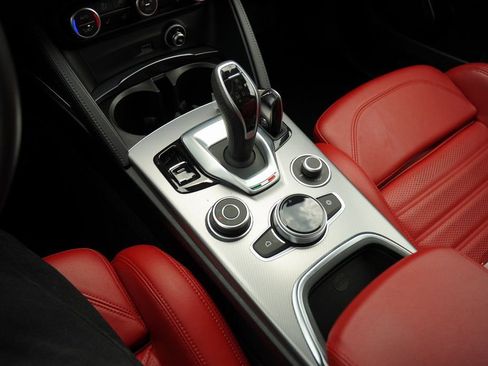 Used 2023 Alfa Romeo Stelvio Veloce image 14