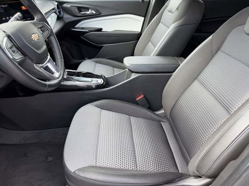 Used 2025 Chevrolet Trax LT w/ LT Convenience Package FWD image 19
