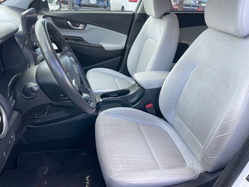 Used 2023 Hyundai Kona SEL w/ Convenience Package image 6