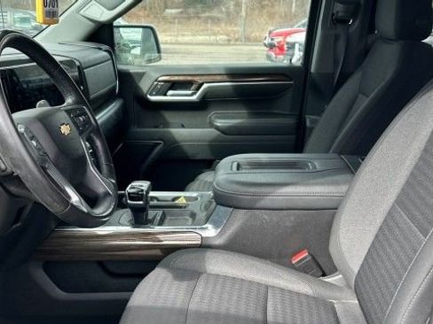 Used 2022 Chevrolet Silverado 1500 LT w/ Z71 Off-Road Package image 5