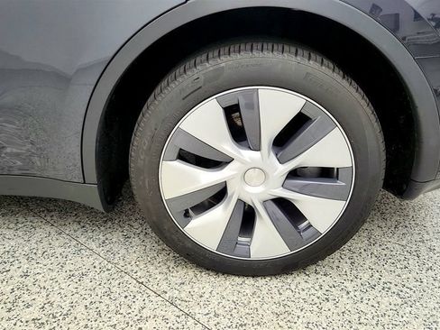 Used 2024 Tesla Model Y Long Range AWD/4WD image 10