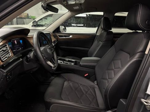 Used 2025 Volkswagen Atlas SE image 15