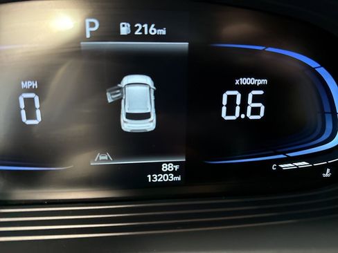 Used 2025 Hyundai Venue SE image 35