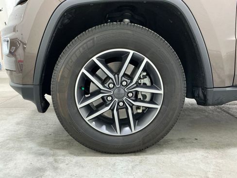 Used 2021 Jeep Grand Cherokee Limited w/ Luxury Group II image 8