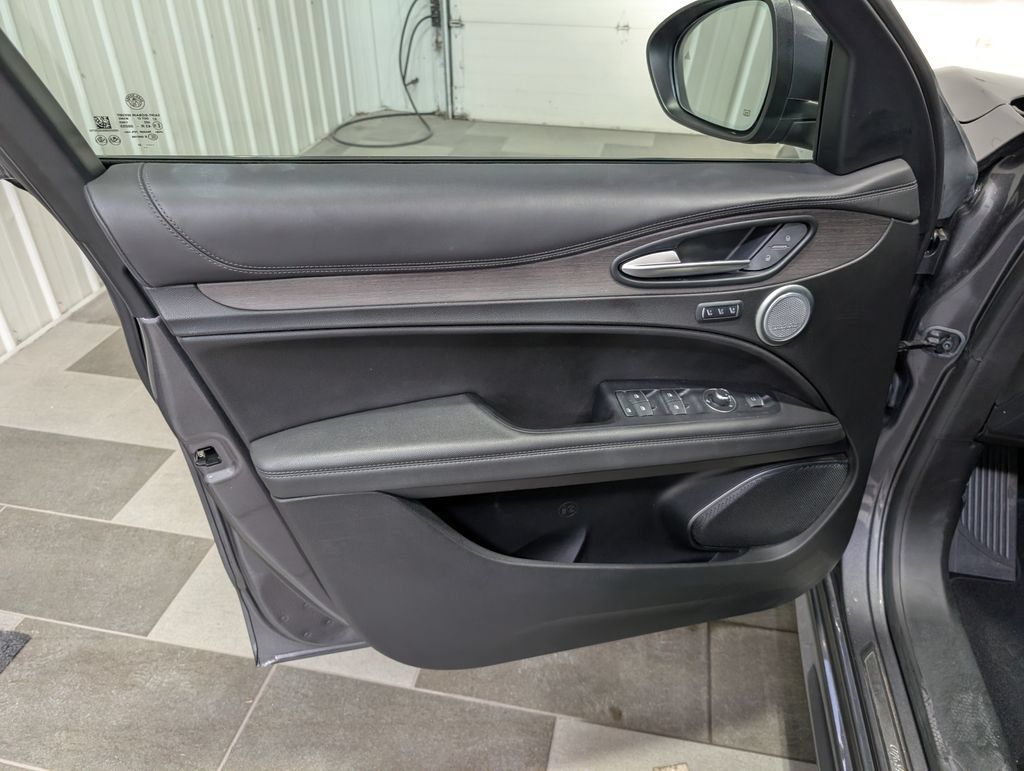 Used 2023 Alfa Romeo Stelvio Ti AWD/4WD image 13
