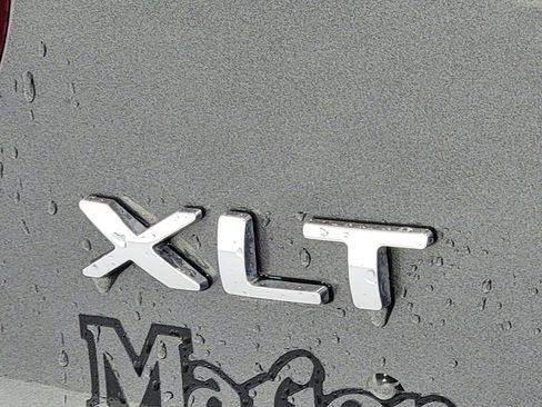 Used 2019 Ford Explorer XLT w/ Equipment Group 202A FWD image 10