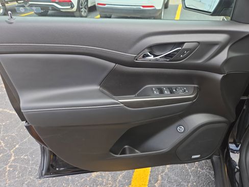 Used 2023 GMC Acadia SLT image 6