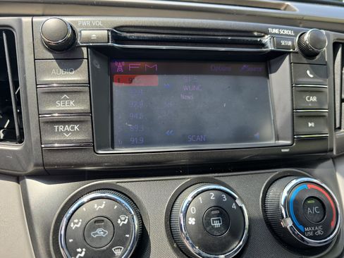 Used 2013 Toyota RAV4 LE FWD image 22