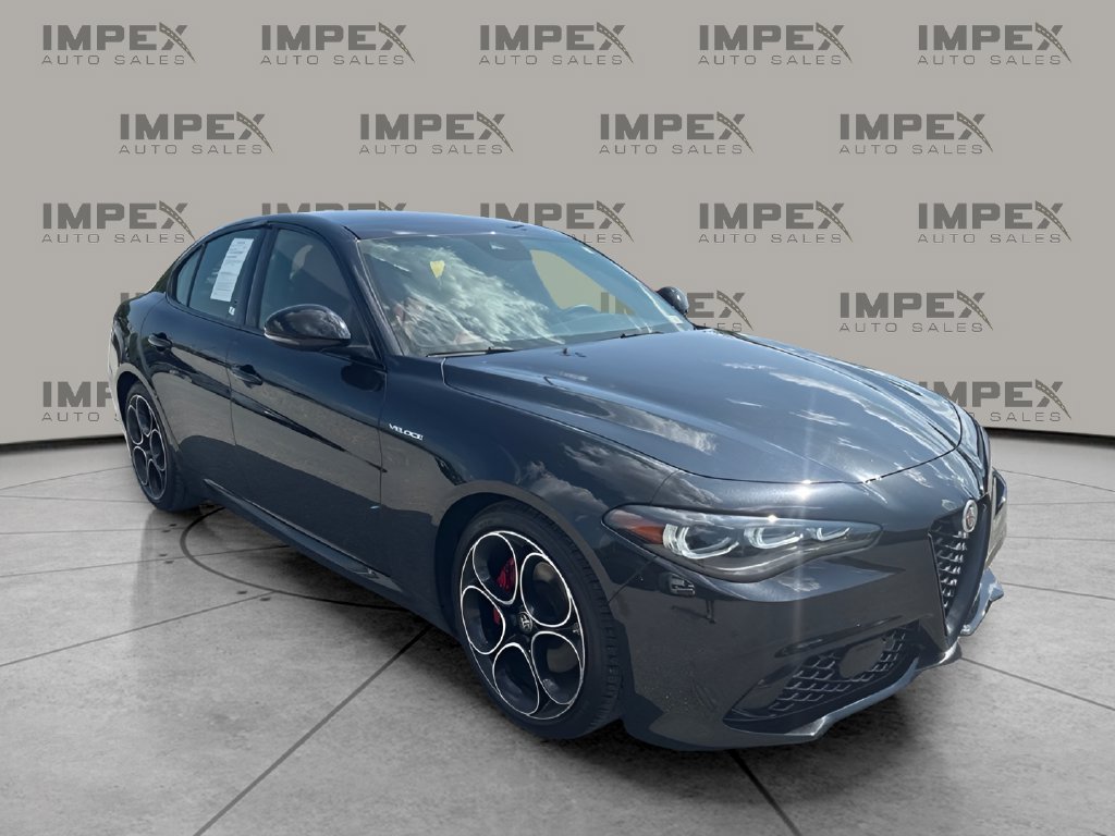 Used 2024 Alfa Romeo Giulia Veloce RWD image 7