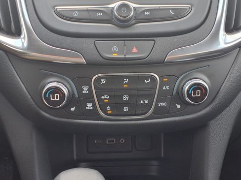 Used 2024 Chevrolet Equinox LT FWD image 20
