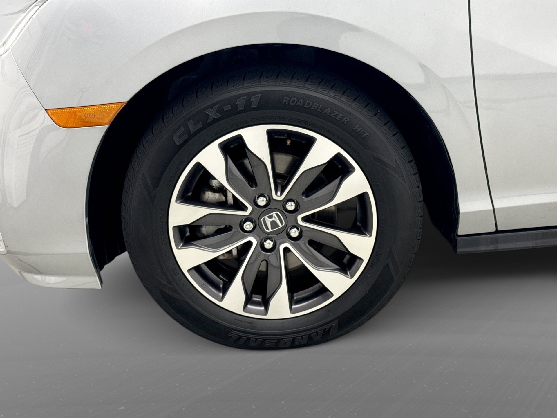 Used 2024 Honda Odyssey EX-L image 12