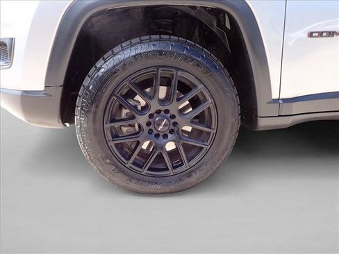 Used 2019 Jeep Compass Trailhawk AWD/4WD image 7