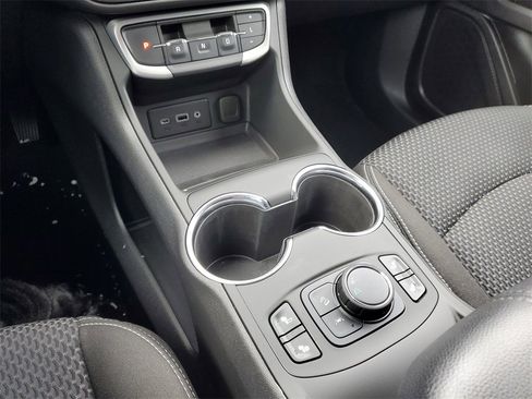 Used 2023 GMC Terrain SLE w/ Driver Convenience Package image 28