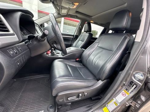Used 2017 Toyota Highlander XLE w/ Protection Package #3 AWD/4WD image 14