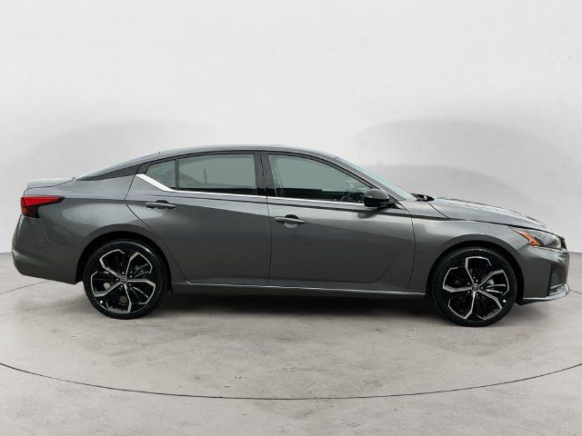 Used 2025 Nissan Altima 2.5 SR AWD/4WD image 4