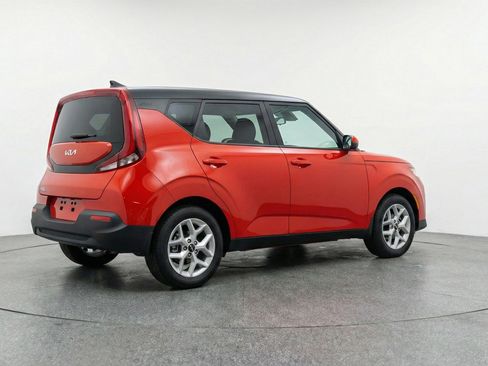 Used 2025 Kia Soul LX w/ LX Technology Package FWD image 9