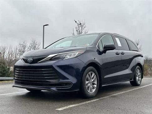 Used 2022 Toyota Sienna LE image 19