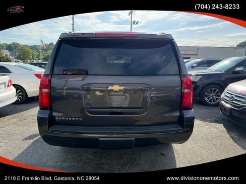 Used 2015 Chevrolet Suburban LT w/ Luxury Package AWD/4WD image 4