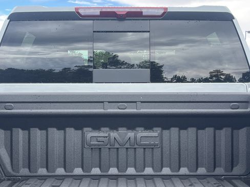 New 2026 GMC Sierra 2500 SLT AWD/4WD image 11