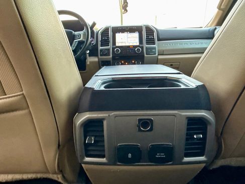 Used 2018 Ford F250 Lariat w/ Chrome Package image 18